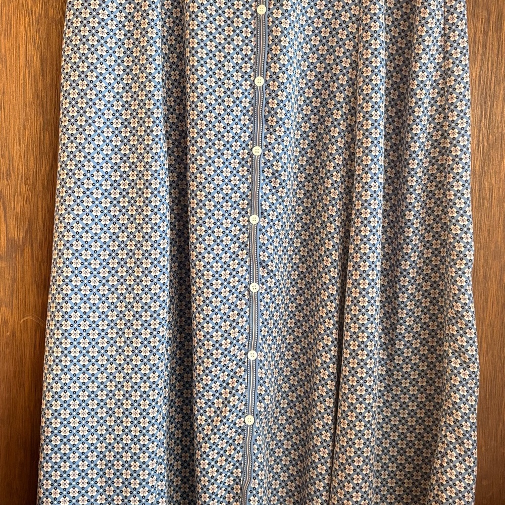 Max Studio Blue and White Floral Shirt - Picture 2 of 4
